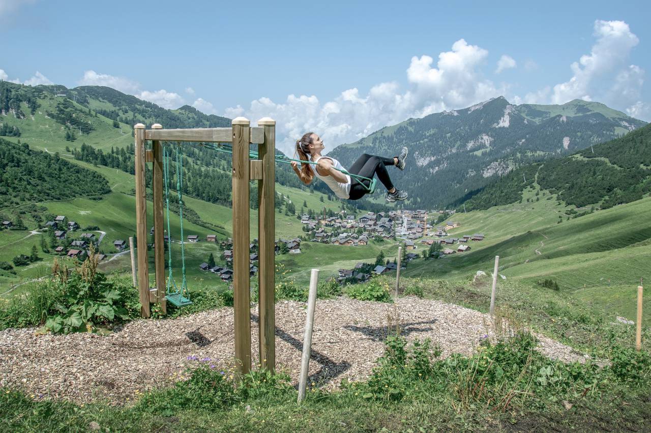 Schaukel in freier Natur um Malbun