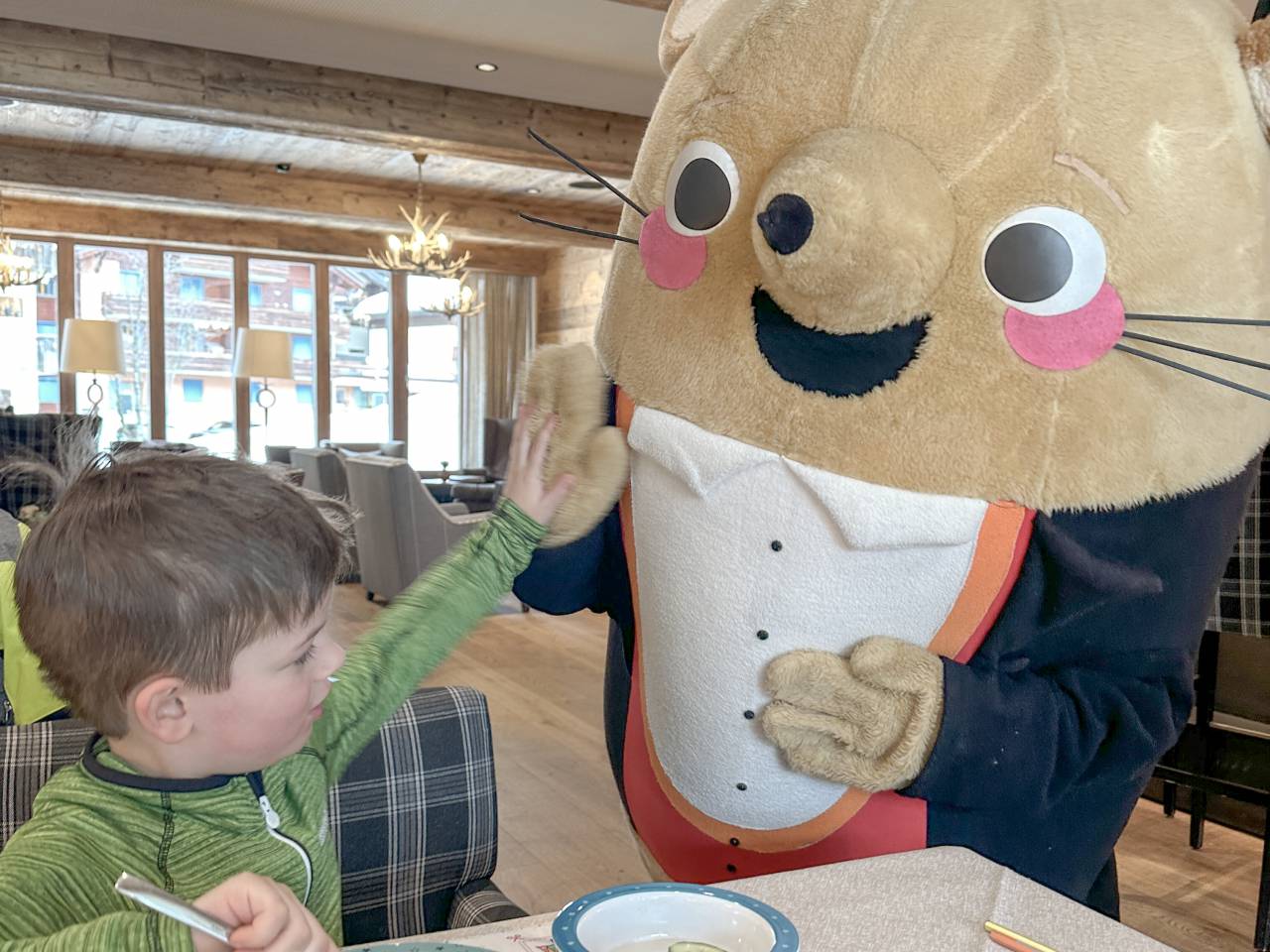 Herr Gorfion im Restaurant