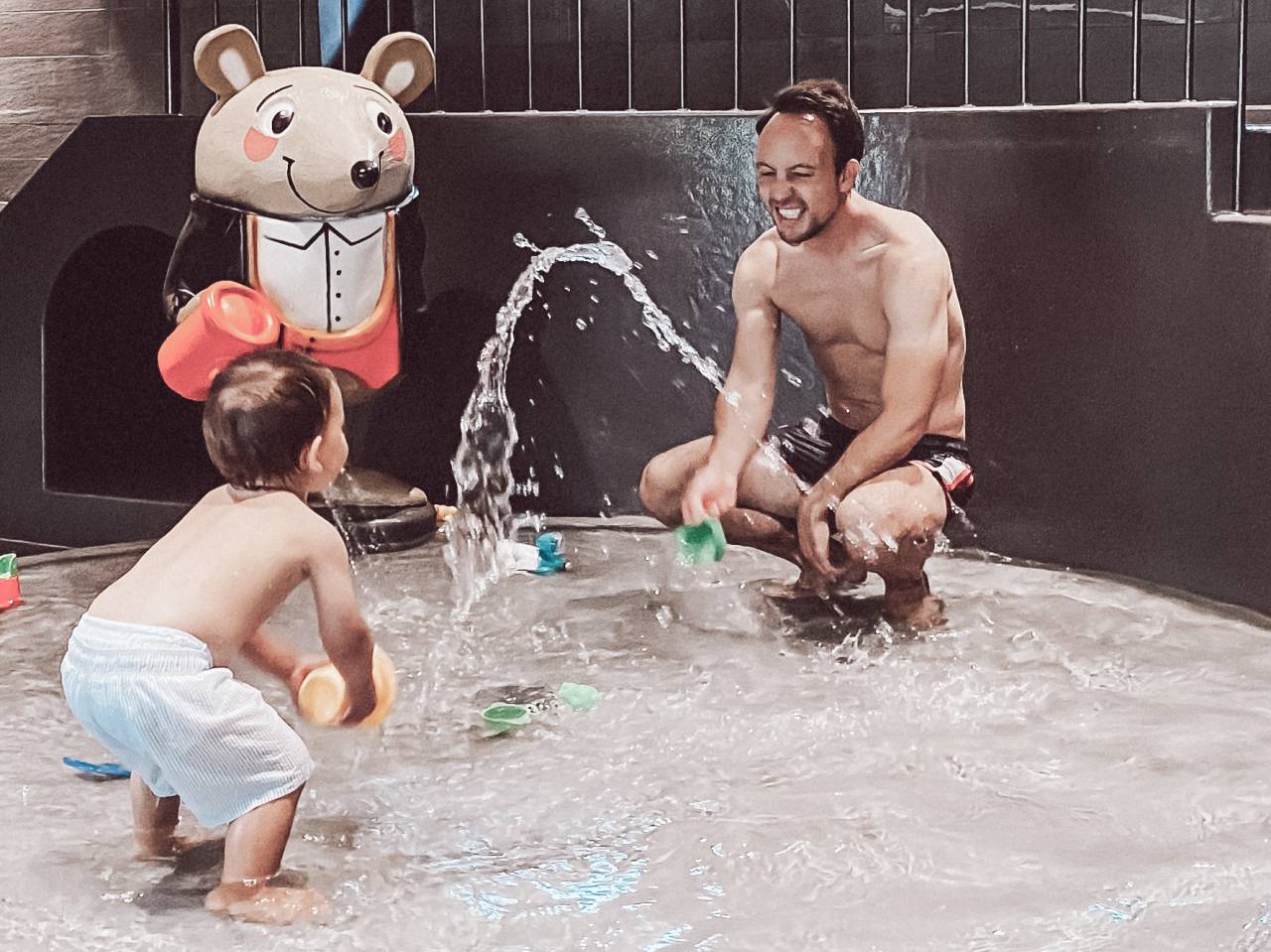 Spielzeit im Babybecken des Familienhotel Gorfion Liechtenstein