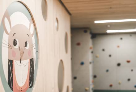 Kletterhalle mit Bild Herr Gorfion im Familienhotel Gorfion Liechtenstein