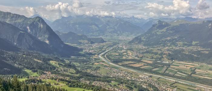 Ausblick auf das Rheintal zwischen Lichtenstein und der Schweiz