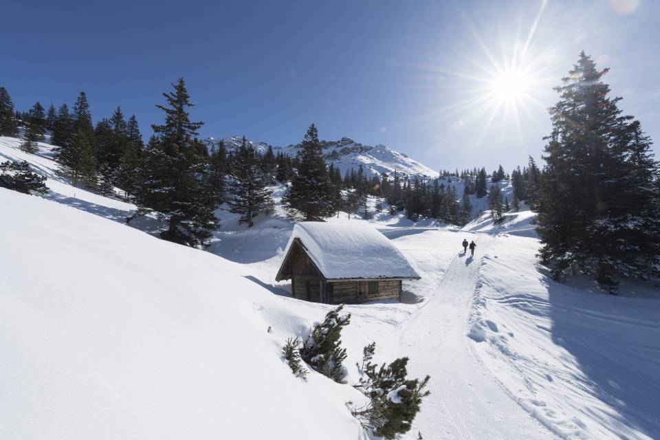 Winter: Schneeschuhwandern & Winterwege - Gorfion Familienhotel Liechtenstein