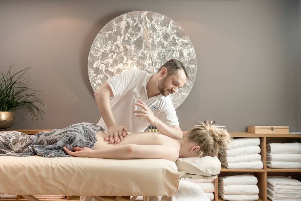 Rückenmassage Wellnessanwendung Hotel Gorfion