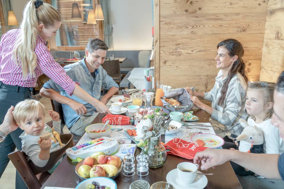 Familienfrühstück im Hotel Gorfion in Liechtenstein