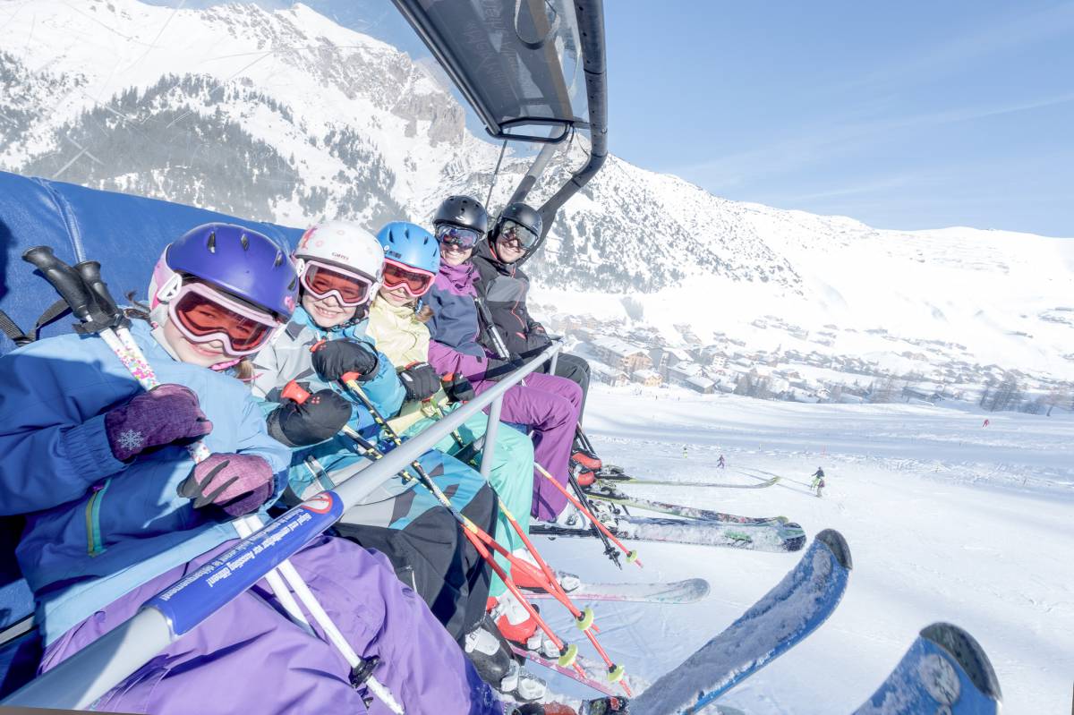Familie im Skiurlaub in Malbun