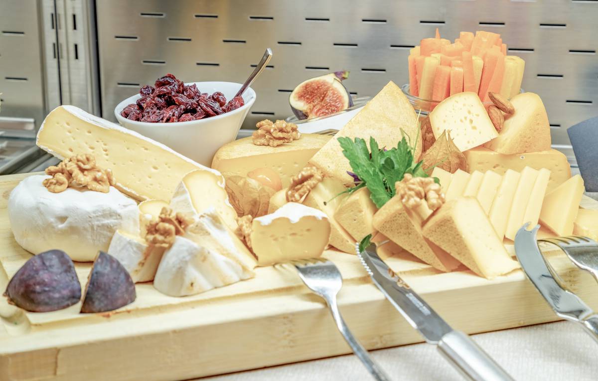 Breakfast with cold cuts, cheese and more in the Family Hotel Gorfion
