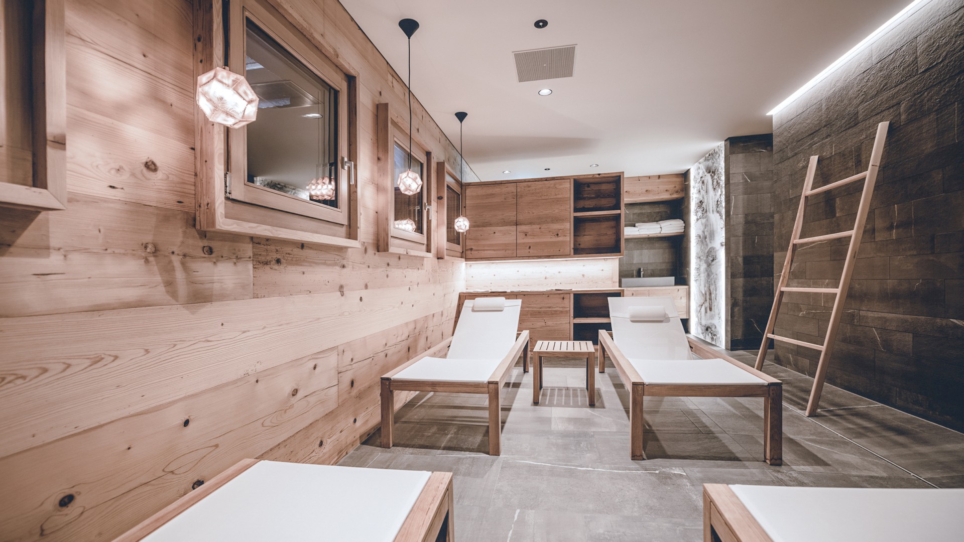 Ruheliegen im Wellnessbereich des Familienhotel Gorfion Liechtenstein